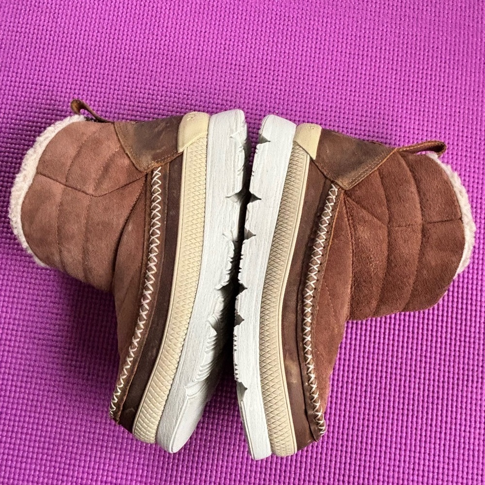 Manitobah | Insulated Leather Puffer Boot 🥾 - Picture 9 of 14